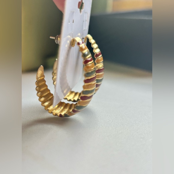 Vintage Gold Tone Hoop Earrings - Picture 3 of 11